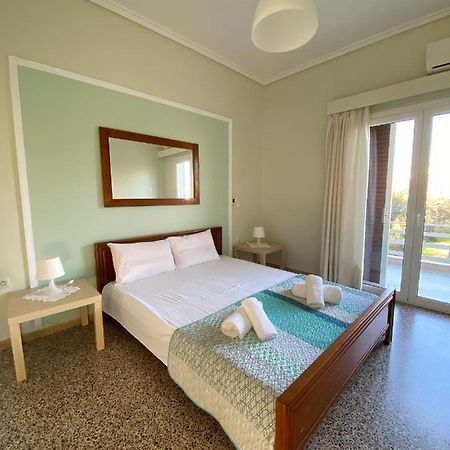 Mpanos Sea Apartment 1 لوترا أوراياس إلينيس المظهر الخارجي الصورة