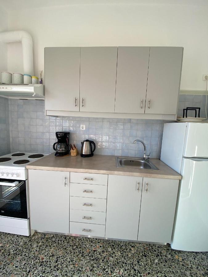 Mpanos Sea Apartment 1 لوترا أوراياس إلينيس المظهر الخارجي الصورة